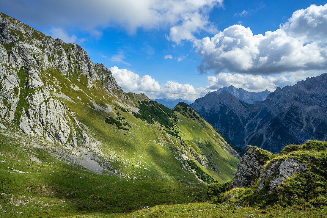 Abstieg von der Torscharte und das Tortal im Blick, Hinterriß, Karwendel, Tirol, Österreich