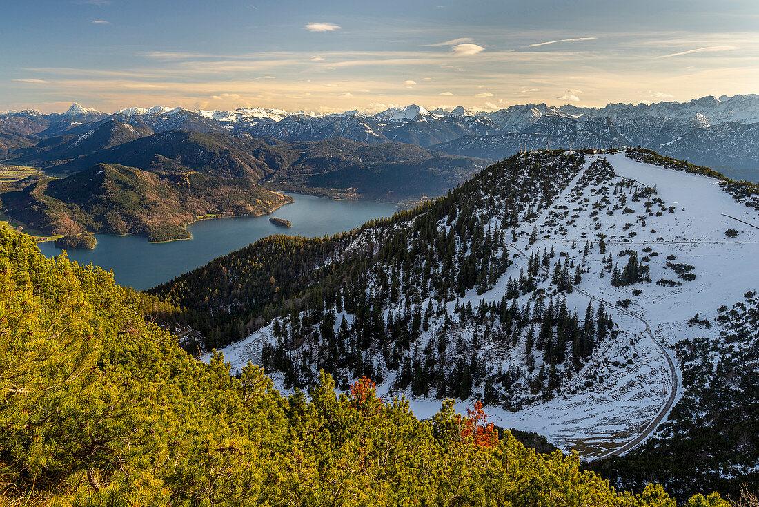 Ausblick vom Herzogstand auf den Alpenhauptkamm, Alpen, Oberbayern, Bayern, Deutschland