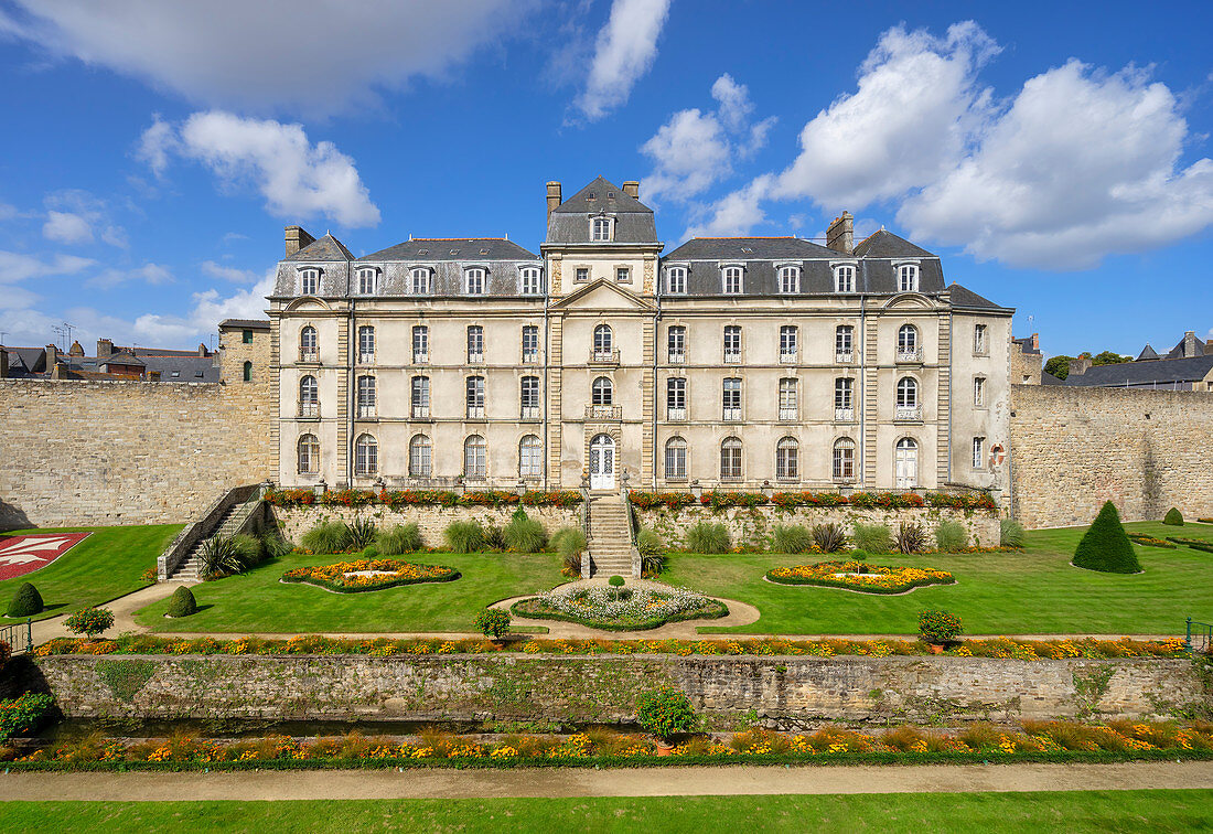 View of the Château de l'Hermine in Vannes, Morbihan, Brittany, France, Europe