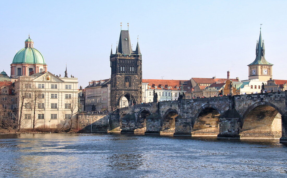 Die Karlsbrücke in Prag, Tschechische Republik am 2. März 2018