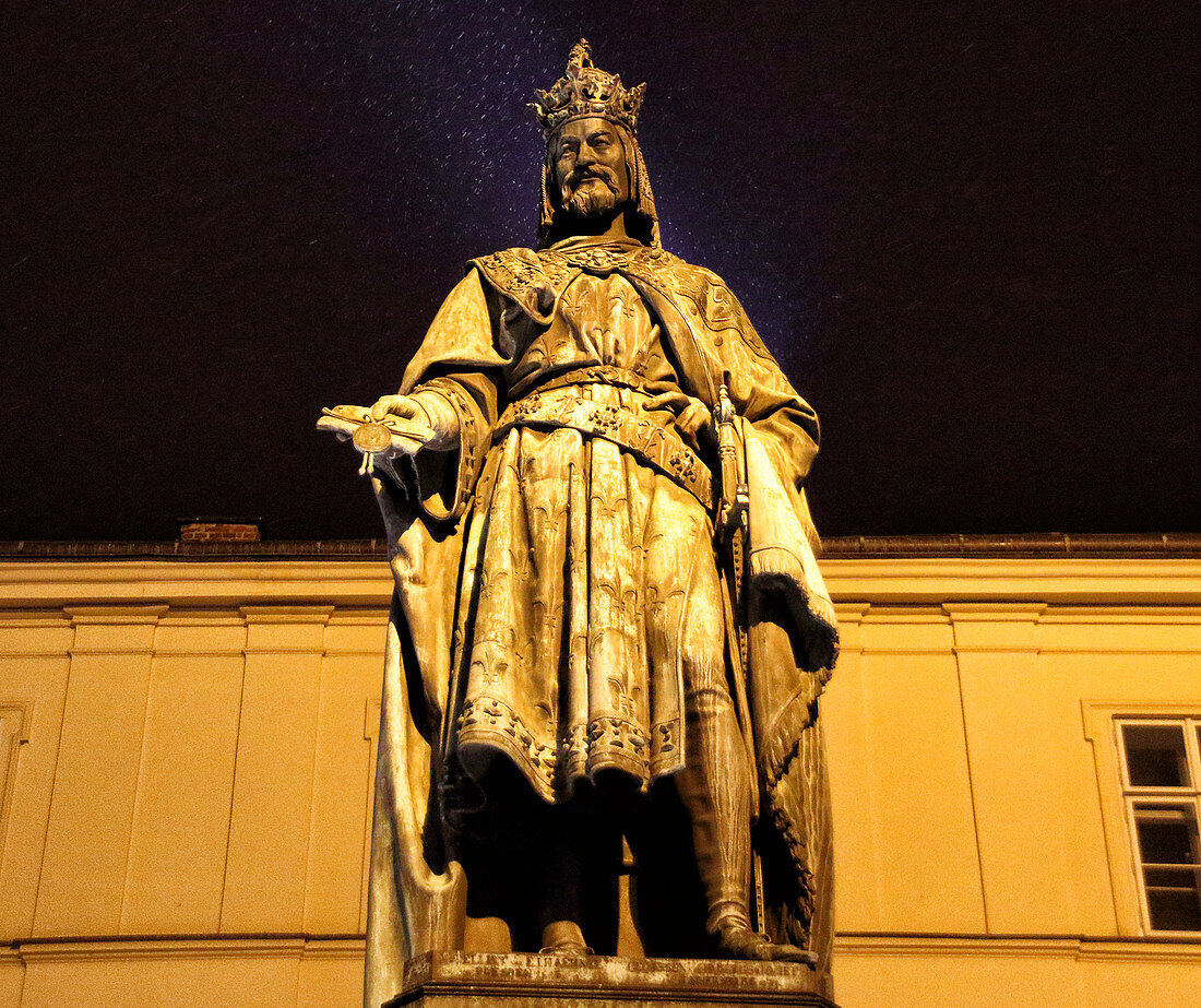 Statue auf der Karlsbrücke in Prag, Tschechische Republik am 2. März 2018