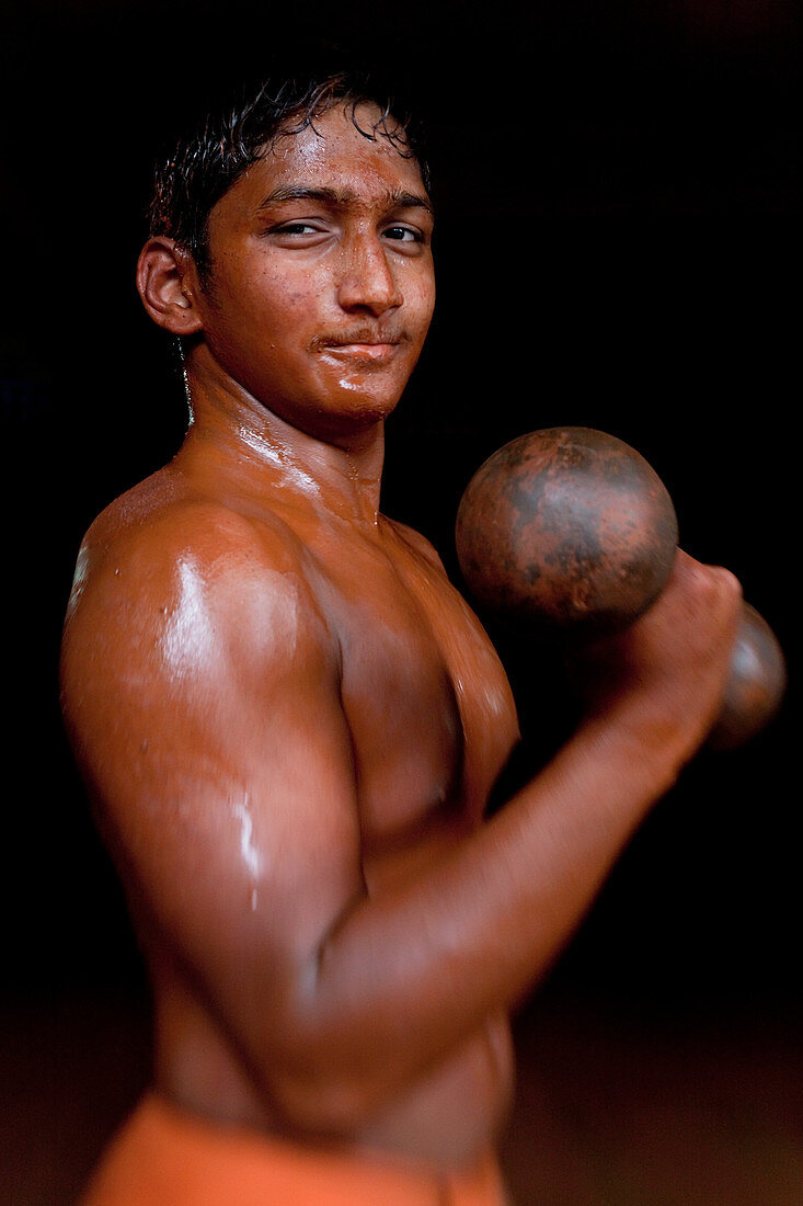 Porträt des Kushti-Wrestlers, traditionelles indisches Wrestling, Kolhapur, Maharashtra, Indien