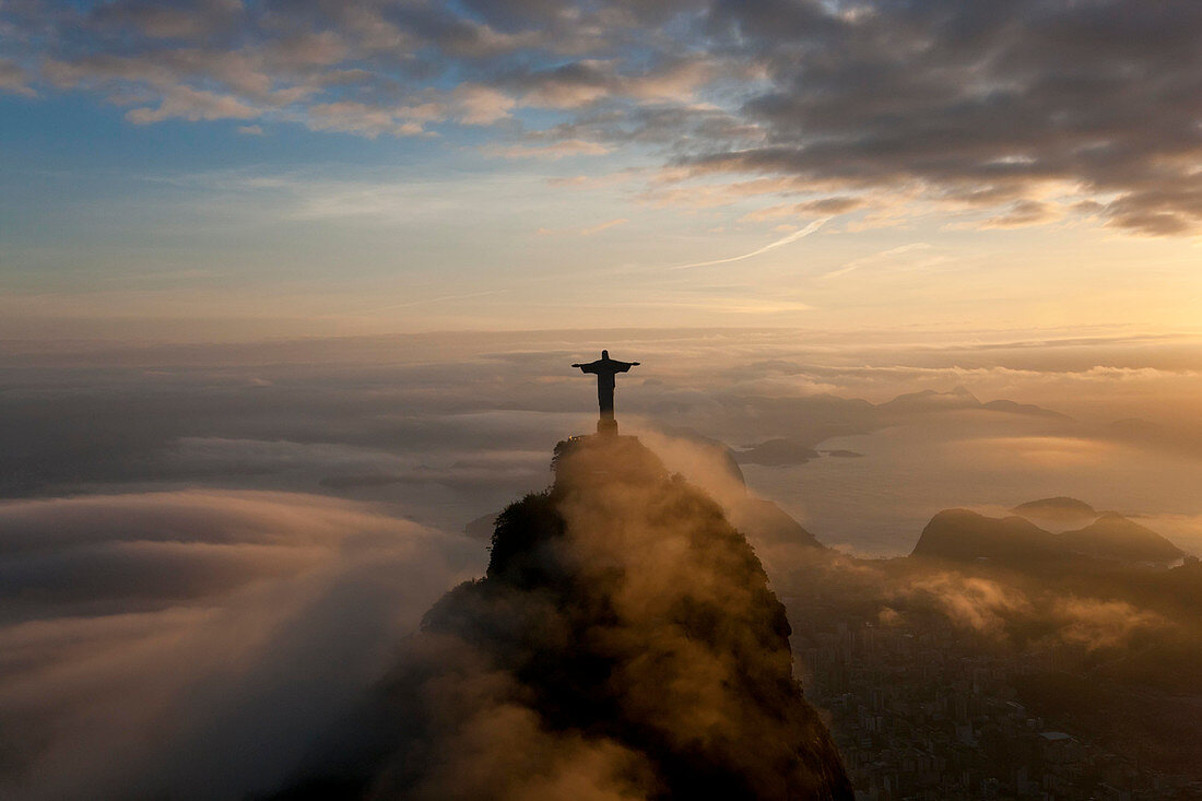 Die 'Christus, der Erlöser' Statue auf dem Corcovado-Berg, Rio de Janeiro, Brasilien