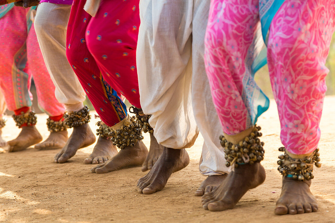 Füße von Tänzern aus dem Bundesstaat Maharashtra, Indien