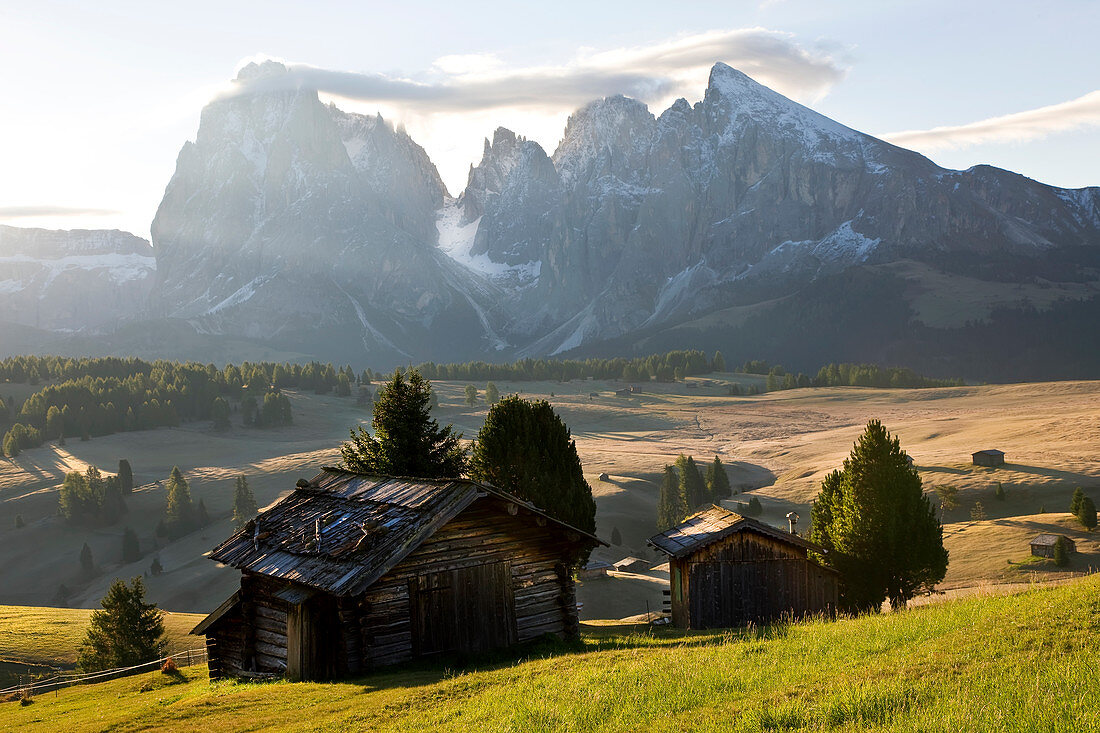 Berghütten, Südtirol, Bezirk Bozen, Seiser Alm, Italien
