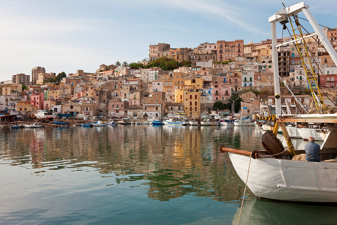 Ansicht eines Hafens in Sciacca, Sizilien, Italien