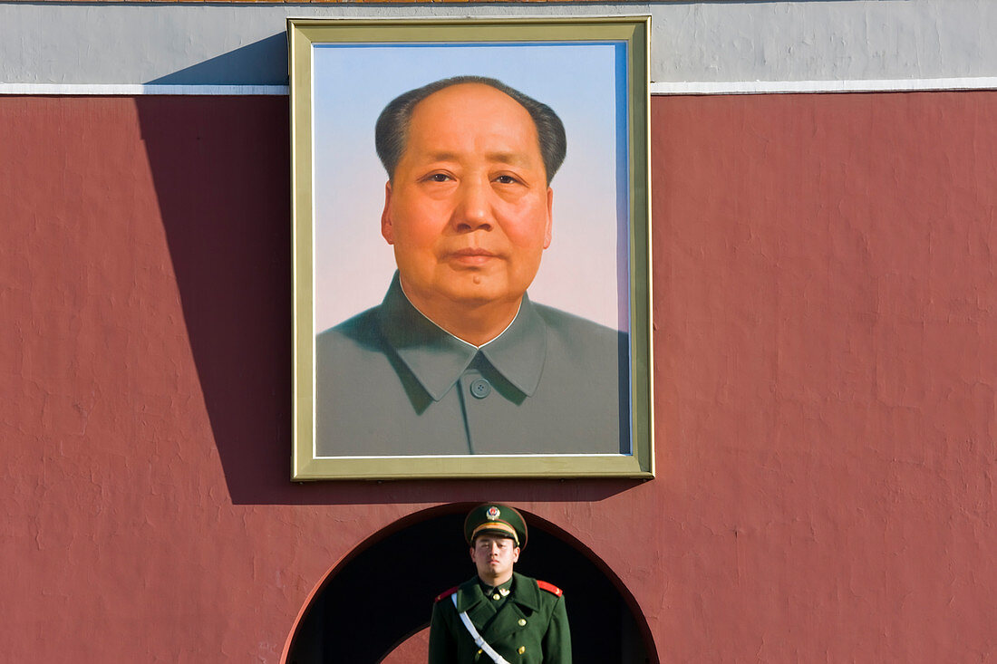Porträt von Mao Zedong am Tiananmen-Tor, Eingang zur Verbotenen Stadt, Peking, China