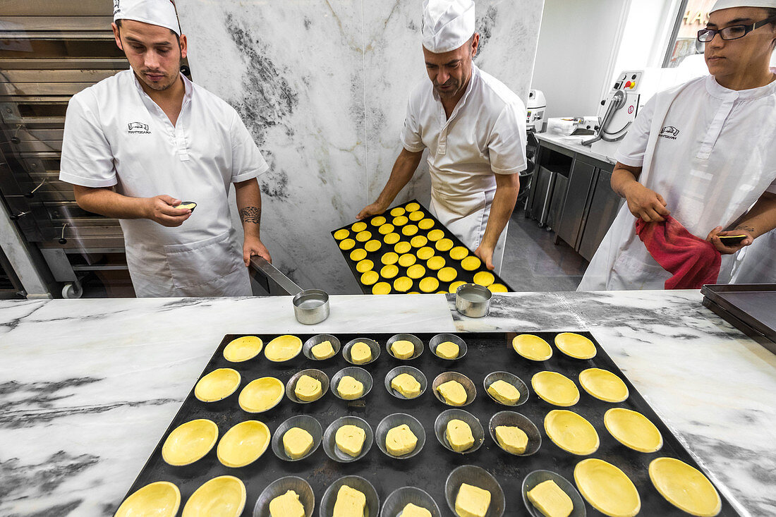 Pastèis de Nata, pudding tartlets, Portuguese pastries, Porto, North Portugal, Europe