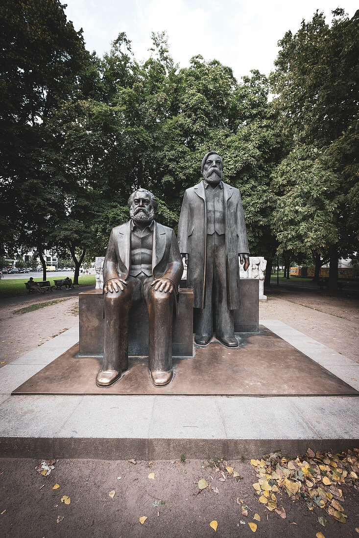 Bronze figures, monument of Karl Marx and Friedrich Engels, Marx-Engels-Forum, Berlin, Germany, Europe