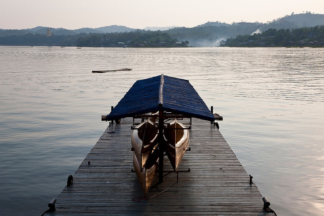 Pier am Nationalpark Khao Laem, Sangkhla Buri, Thailand