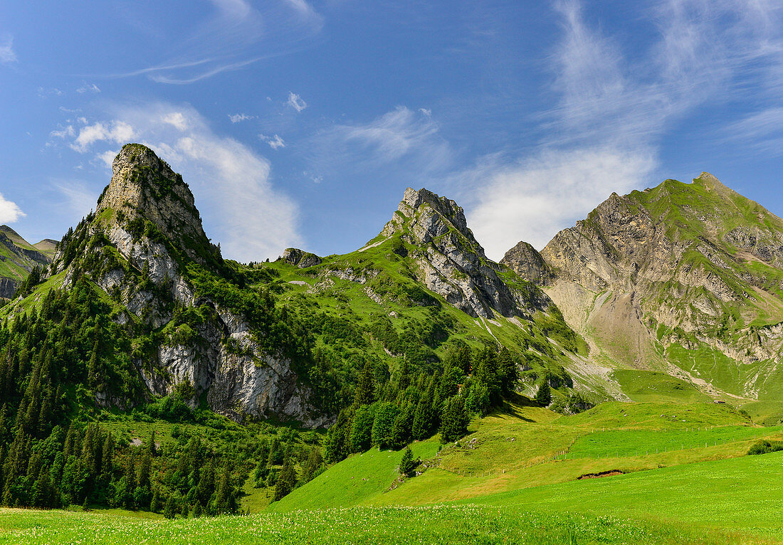Wunderschönes Bergpanorama in den Alpen, am Gitschenen, Isenthal, Kanton Uri, Schweiz