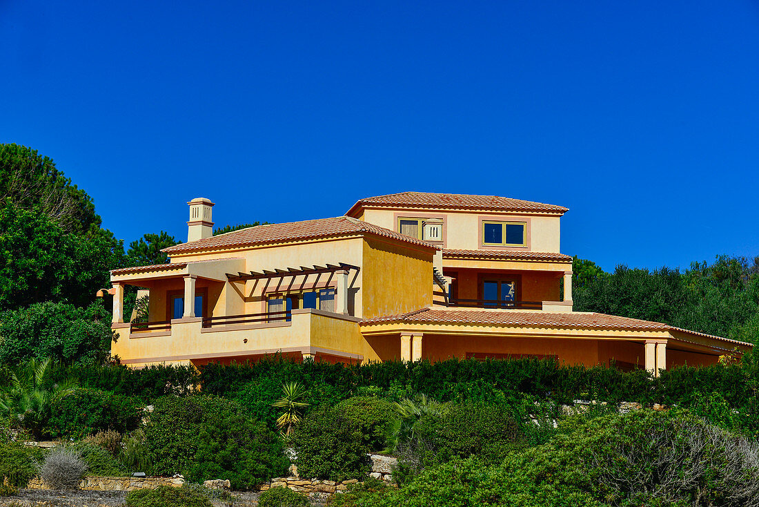 Beautifully located villa on the Atlantic Ocean, Luz, Algarve, Portugal