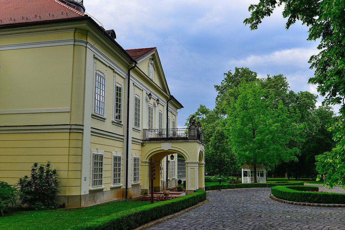 Parkanlage und historisches Schlosshotel  in Röjtökmuzsai, Ungarn