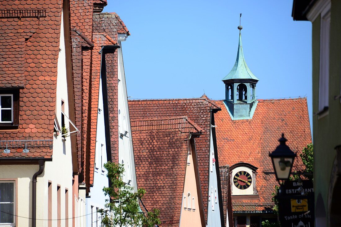 In Hersbruck, alte Häuser in einer Gasse, Mittelfranken, Bayern, Deutschland