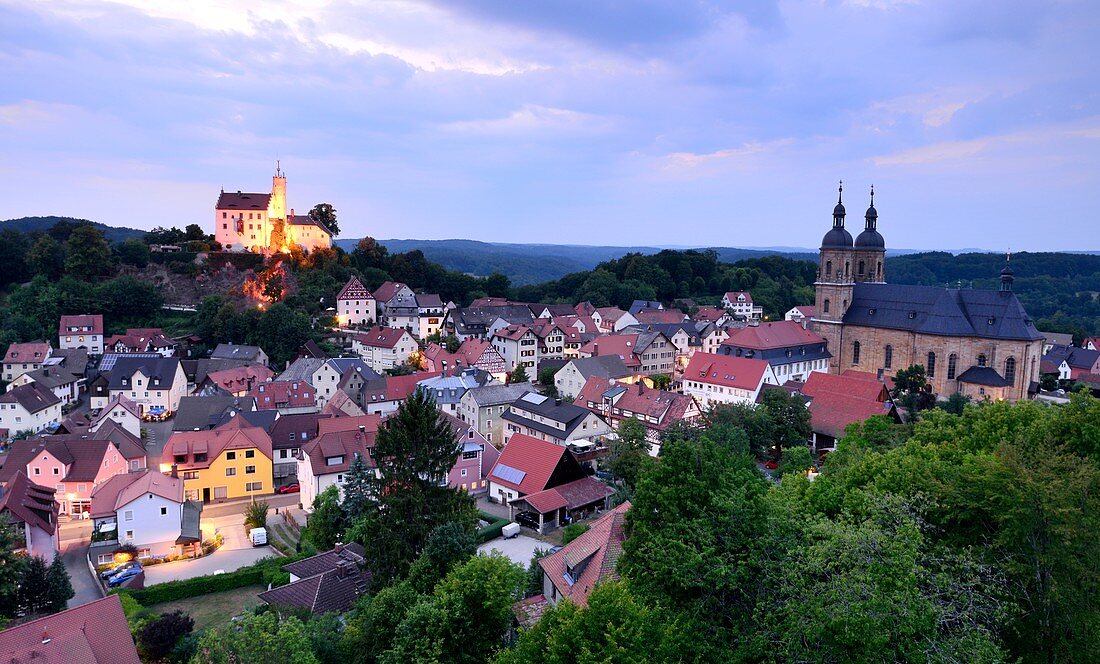 Abend, Blick auf Basilika und Burg, Gößweinstein, Fränkische Schweiz, Oberfranken, Bayern, Deutschland