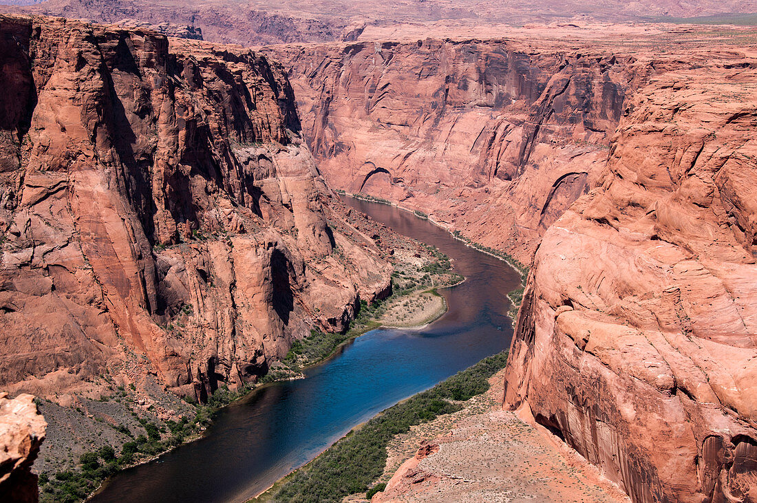 Colorado River Horseshoe-Kurve vom Aussichtspunkt aus gesehen Page, Arizona, USA