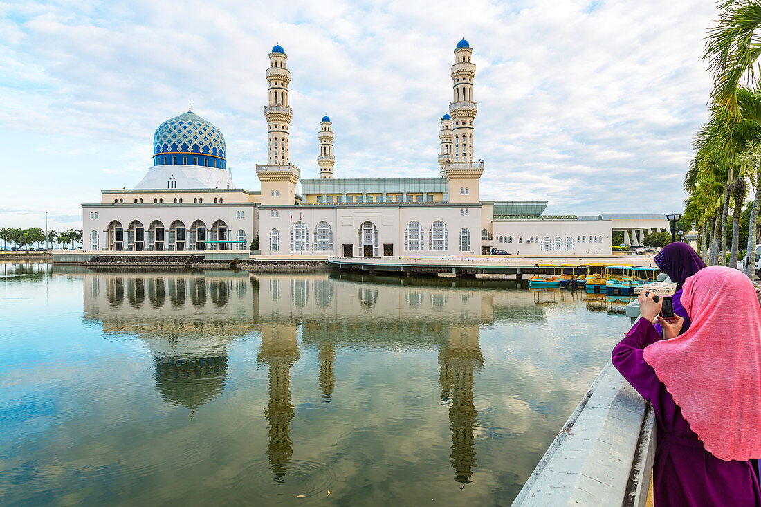 City Mosque at Likas Bay. Kota Kinabalu, Sabah, Borneo, Malaysia.
