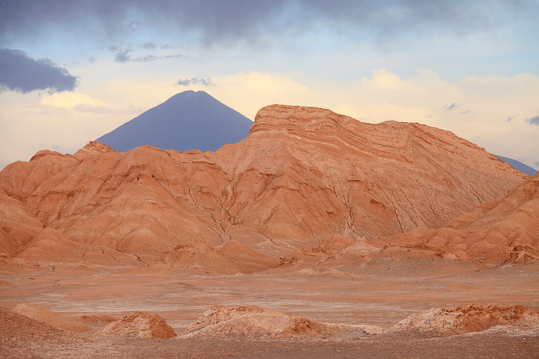 Chile, Antofagasta Region, Atacama Desert, Valle de la Luna, Volcano Licancabur, 