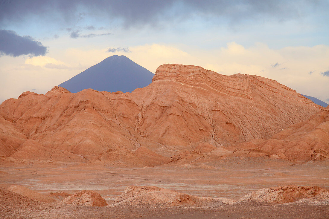 Chile, Region Antofagasta, Atacama-Wüste, Valle de la Luna, Vulkan Licancabur
