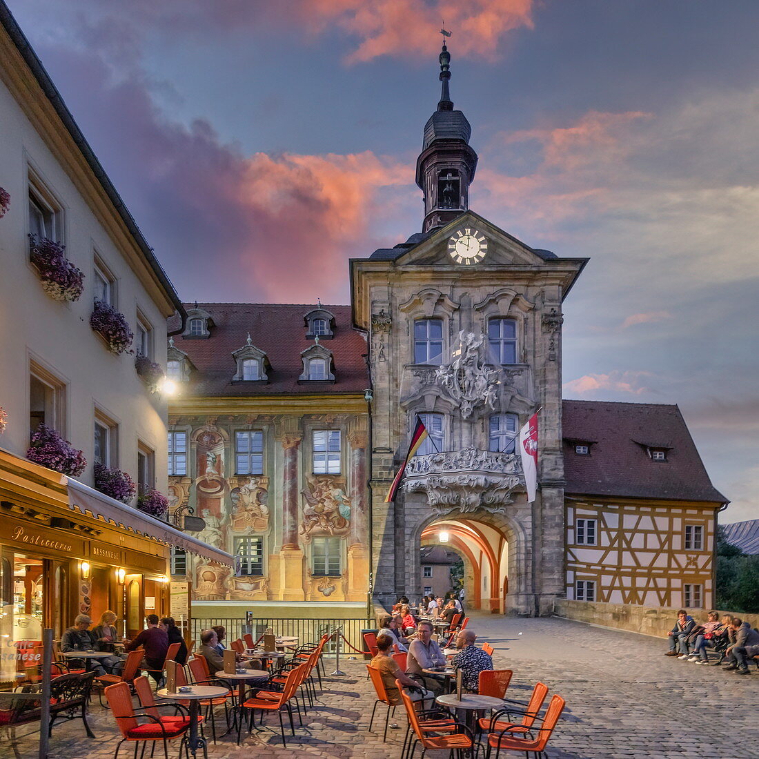 Altes Rathaus in Bamberg, Strassencafe, Oberfranken, Franken, Bayern, Deutschland, Europa