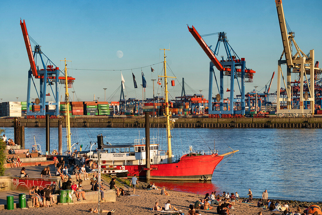 Busy Elbe beach, behind it a historic ship in the museum harbor Övelgönne, Elbe river and Hamburg harbor, Hanseatic City of Hamburg, Germany, Europe