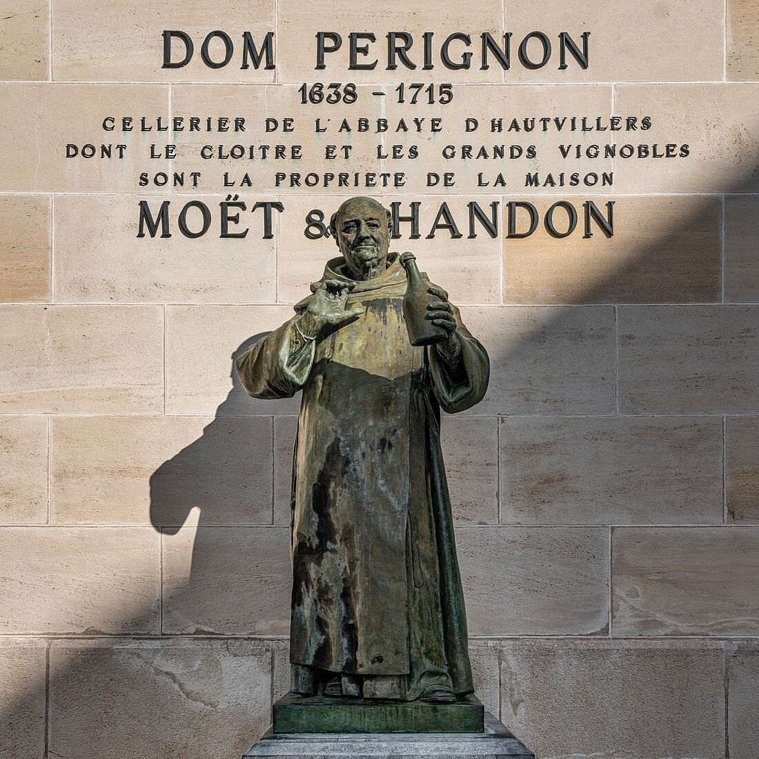 Statue of Dom Perignon, Moet et Chandon, LVMH, Louis Vuitton Moet Hennessy Group, Epernay, Champagne, France
