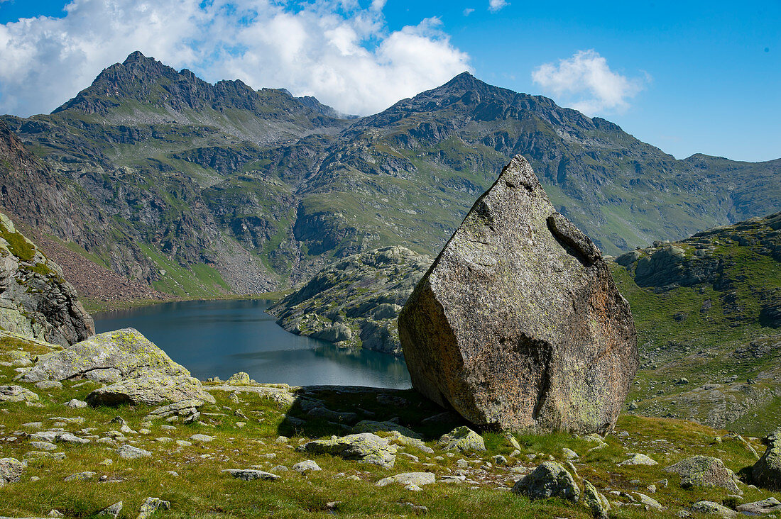Fels im Naturpark Texelgruppe, das Gebiet der Spronser Seen, Langensee, Südtirol, Italien