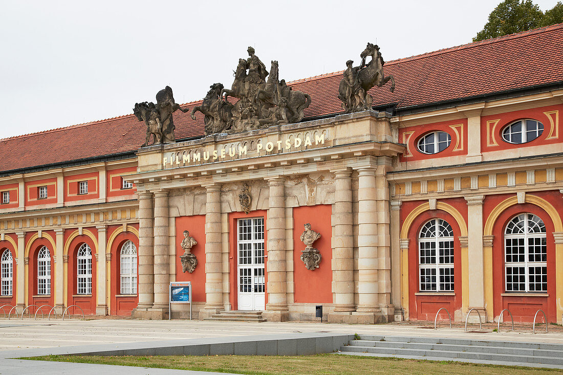 Blick auf das Filmmuseum Potsdam, Potsdam an der Havel, Brandenburg, Deutschland, Europa