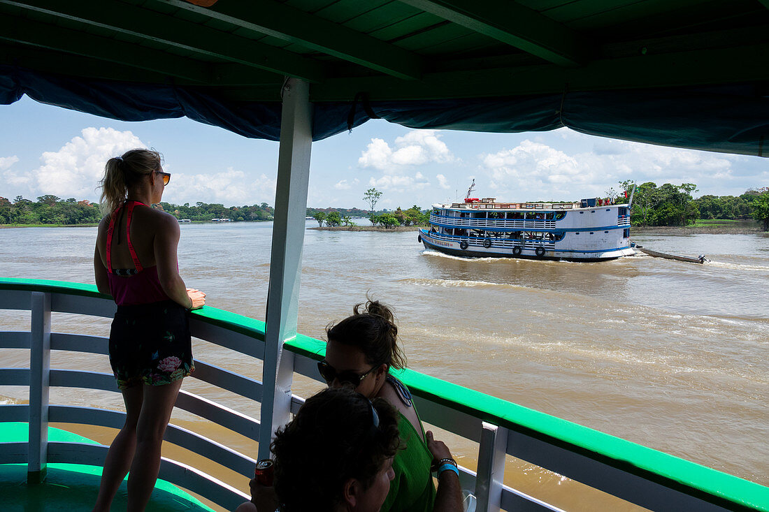 Amazonasdampfer auf dem Amazonas, Amazonasbecken, Brasilien, Südamerika