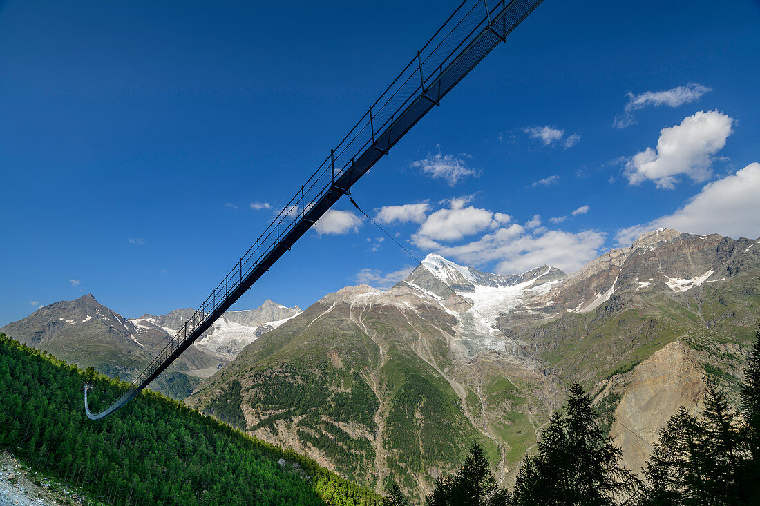 Kuonen suspension bridge, longest suspension bridge in the world, Weißhorn in the background, Kuonen suspension bridge, Europaweg, Randa, Valais Alps, Valais, Switzerland