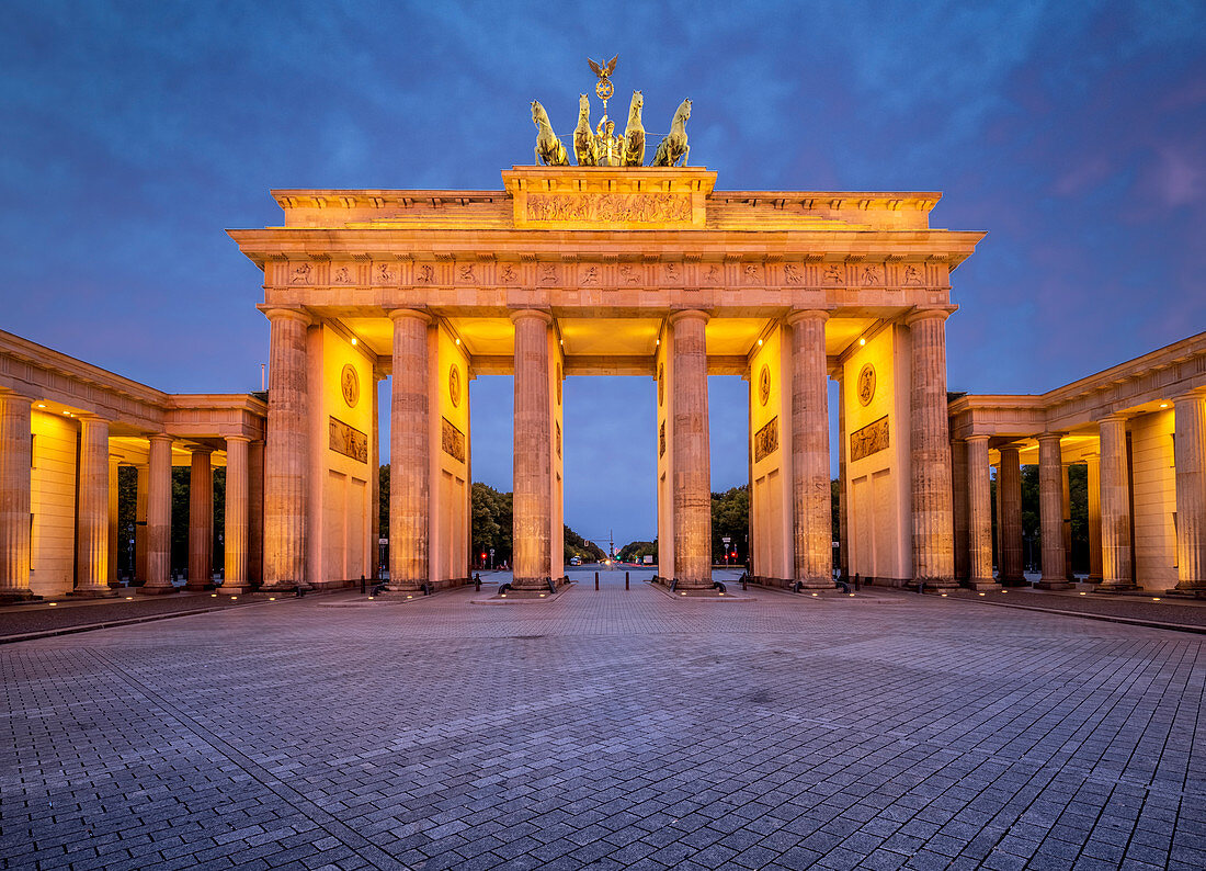 Brandenburger Tor bei Sonnenaufgang, Mitte, Berlin, Deutschland