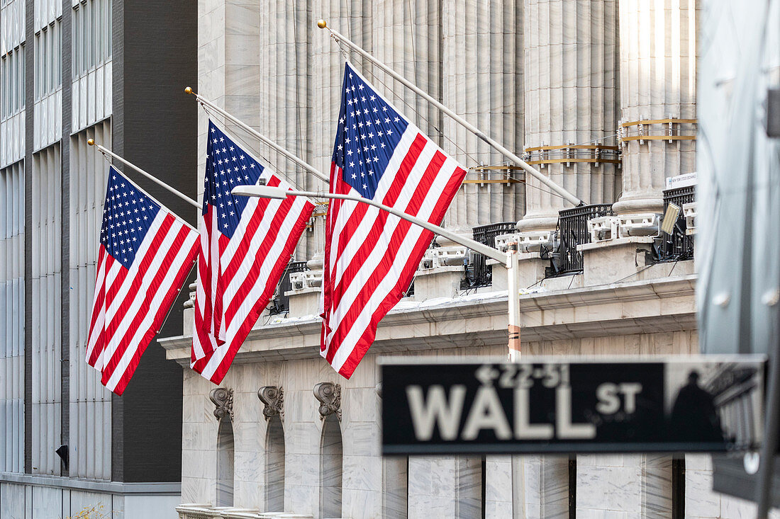 Außenansicht der Wall Street und der New Yorker Börse. Manhattan, New York, USA