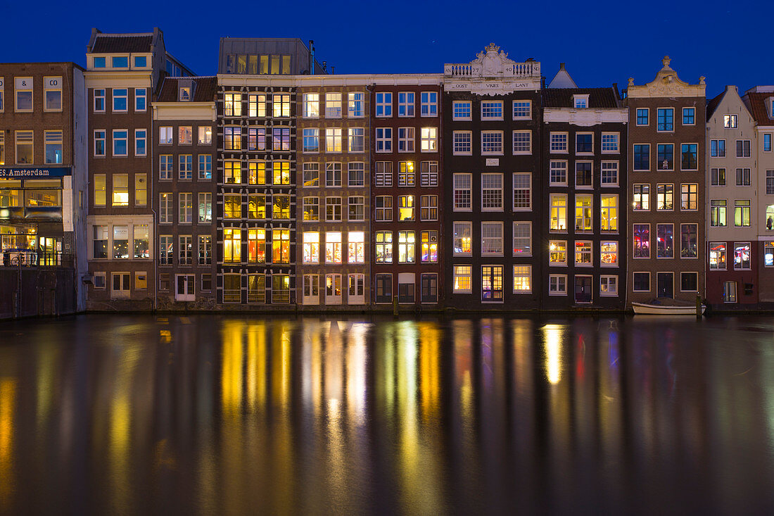 Amsterdamer Innenstadt bei Nacht. Amsterdam, Niederlande