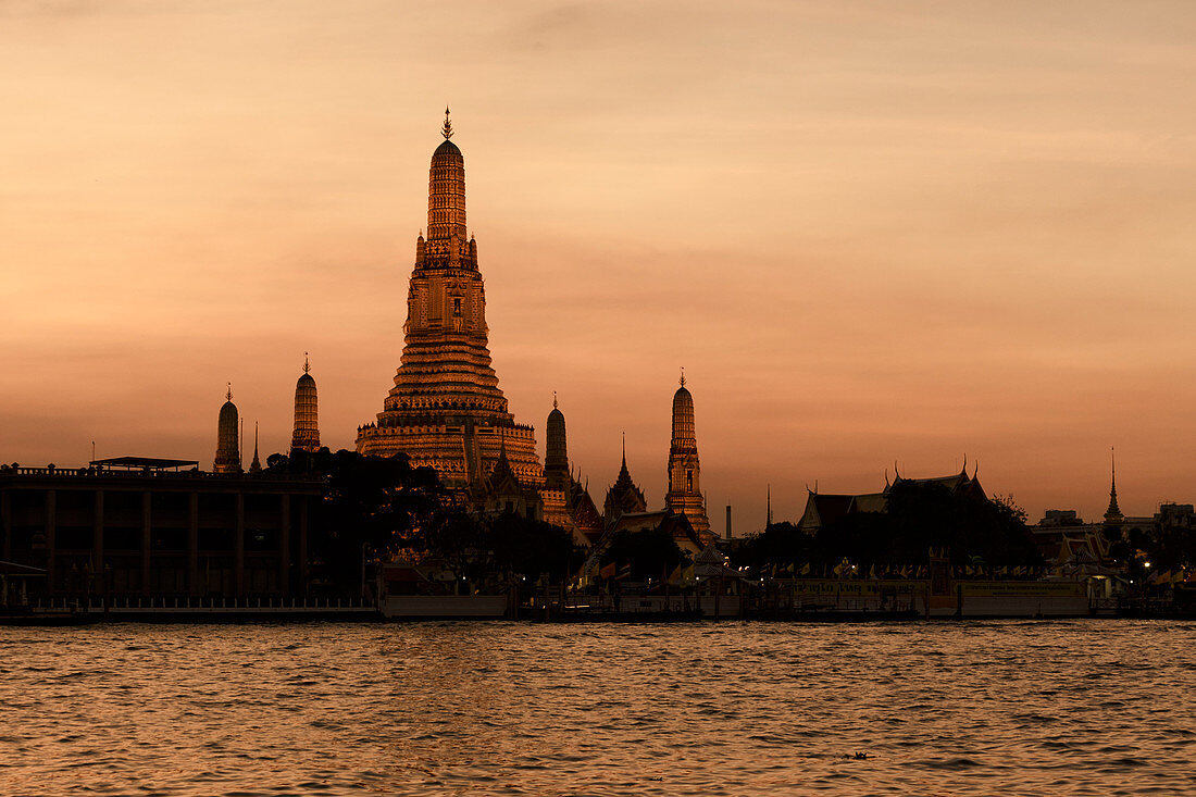 Wat Arun bei Sonnenuntergang, Bangkok, Thailand, Asien