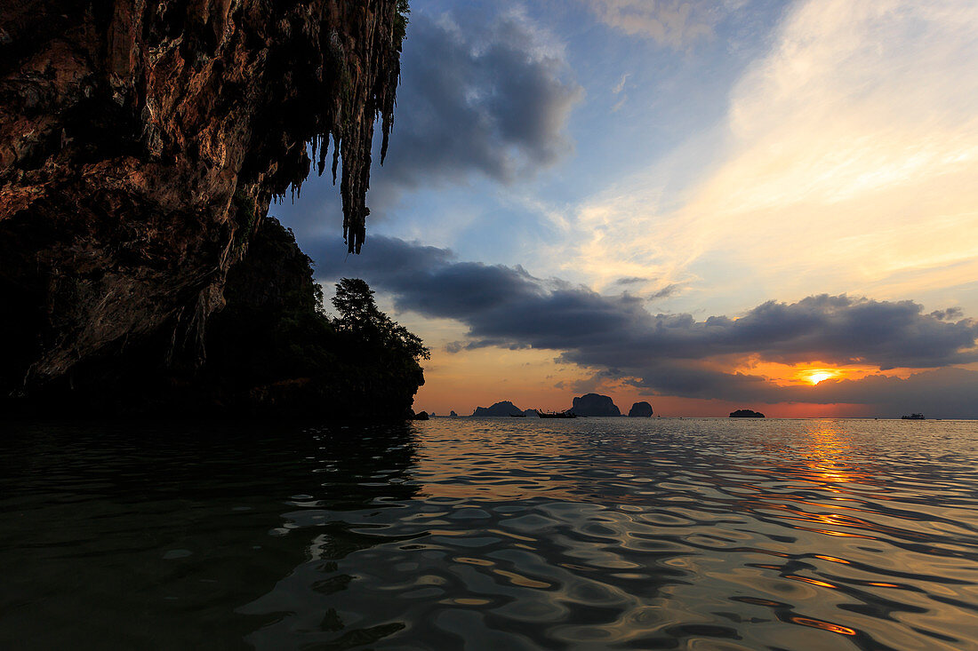 Phra Nang Strand bei Sonnenuntergang, Railay, Krabi, Thailand, Südostasien