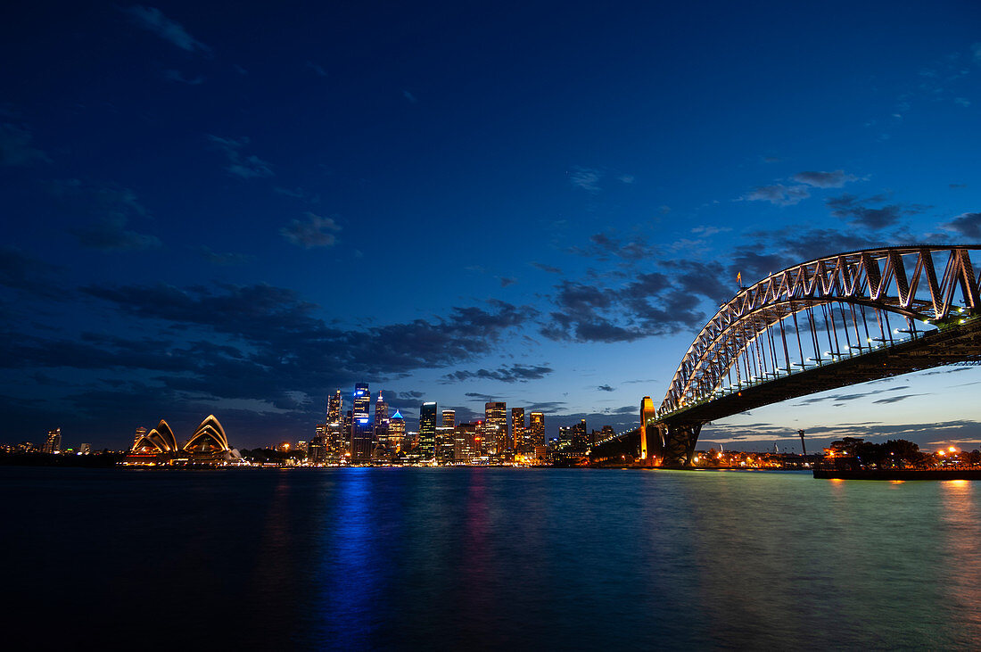 Opernhaus und Hafenbrücke, Sydney, New South Wales, Australien.