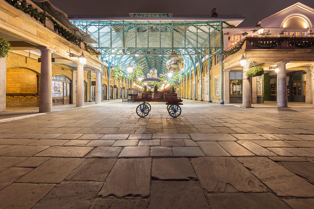 Abendblick über den leeren Covent Garden, London, Großbritannien während der Corona-Virus-Krise