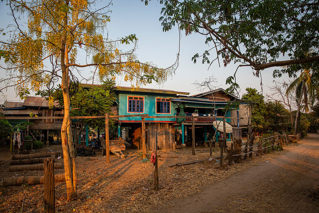 Stelzhaus auf der Insel Don Som, Laos, Asien