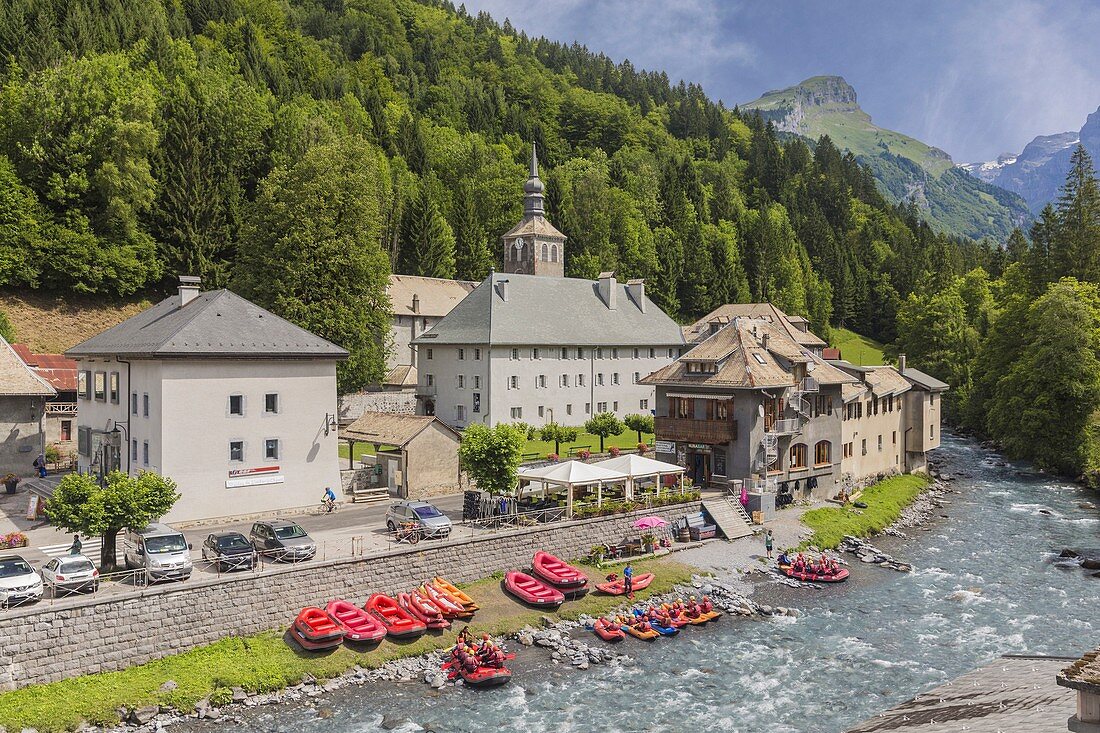 France, Haute Savoie, Giffre valley, Sixt Fer a Cheval, labelled Les Plus Beaux Villages de France (The Most Beautiful Villages of France), le Giffre with a view of the Pointe de Sans Bet (2240m)