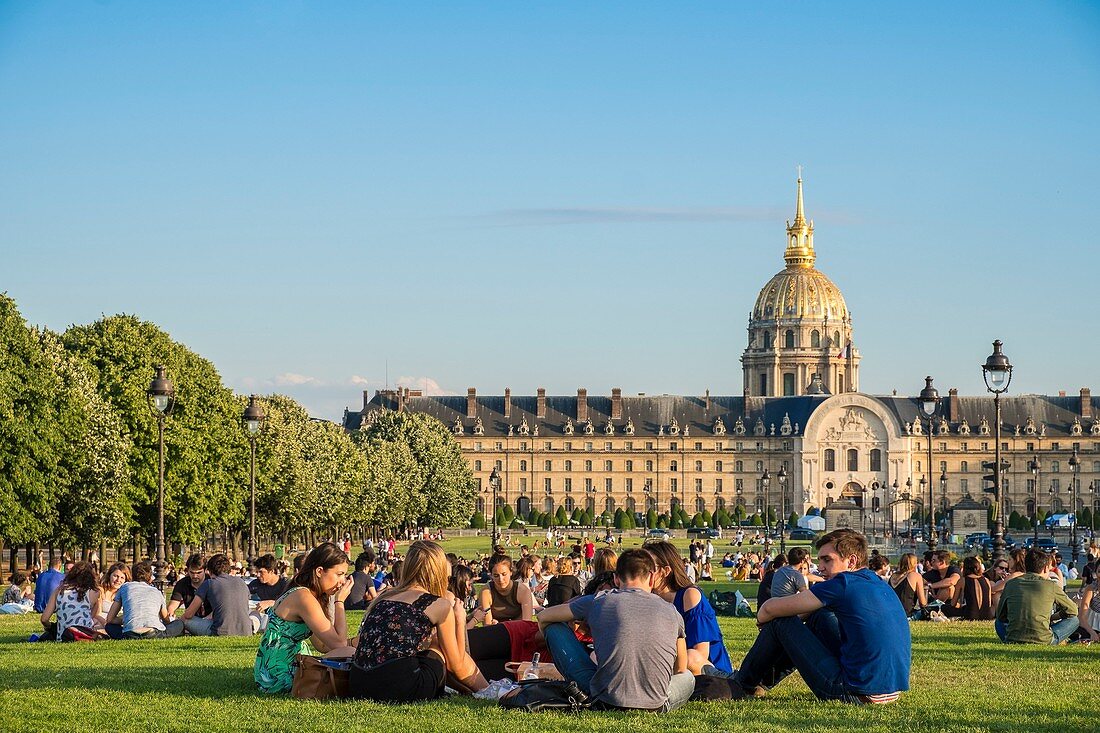 France, Paris, Esplanade des Invalides, picnic on summer evenings and the Hotel des Invalides in the background