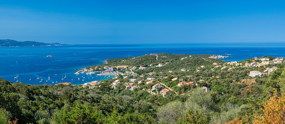 Frankreich, Corse-du Sud (2A), Region Taravo, Wanderweg Mare e Monti Sud zwischen Porto Pollo und Coti-Chiavari, Blick über Porto Pollo und den Golf von Valinco