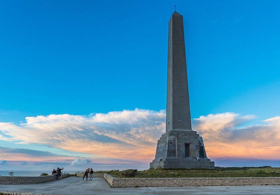 Frankreich, Pas-de-Calais, Opale Coast, Escalles, Cap Blanc Nez sind Teil des Grand Site des Deux Caps und des regionalen Naturparks Opale Cape and Marshes, einem Denkmal für die Dover Patrol