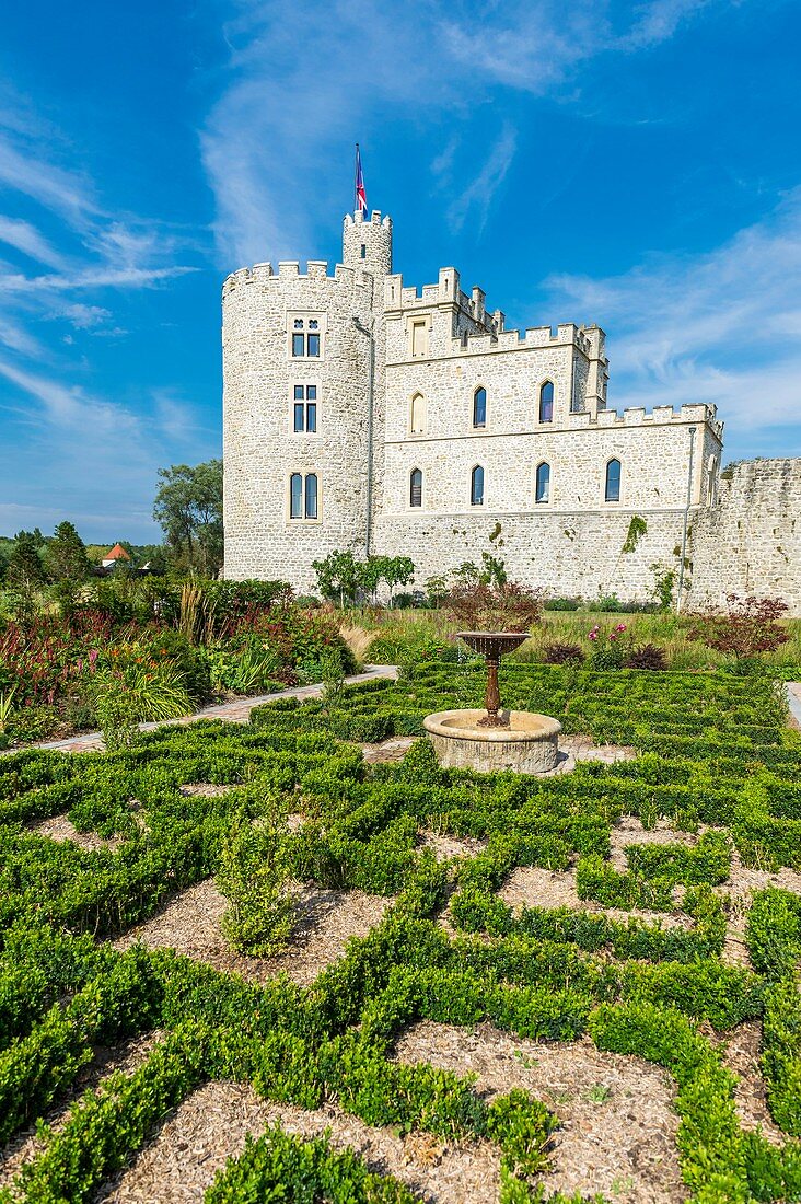 Frankreich, Pas-de-Calais, Condette, Schloss Hardelot, Schloss aus dem 13. Jahrhundert, das im 19. Jahrhundert in ein Herrenhaus umgestaltet wurde