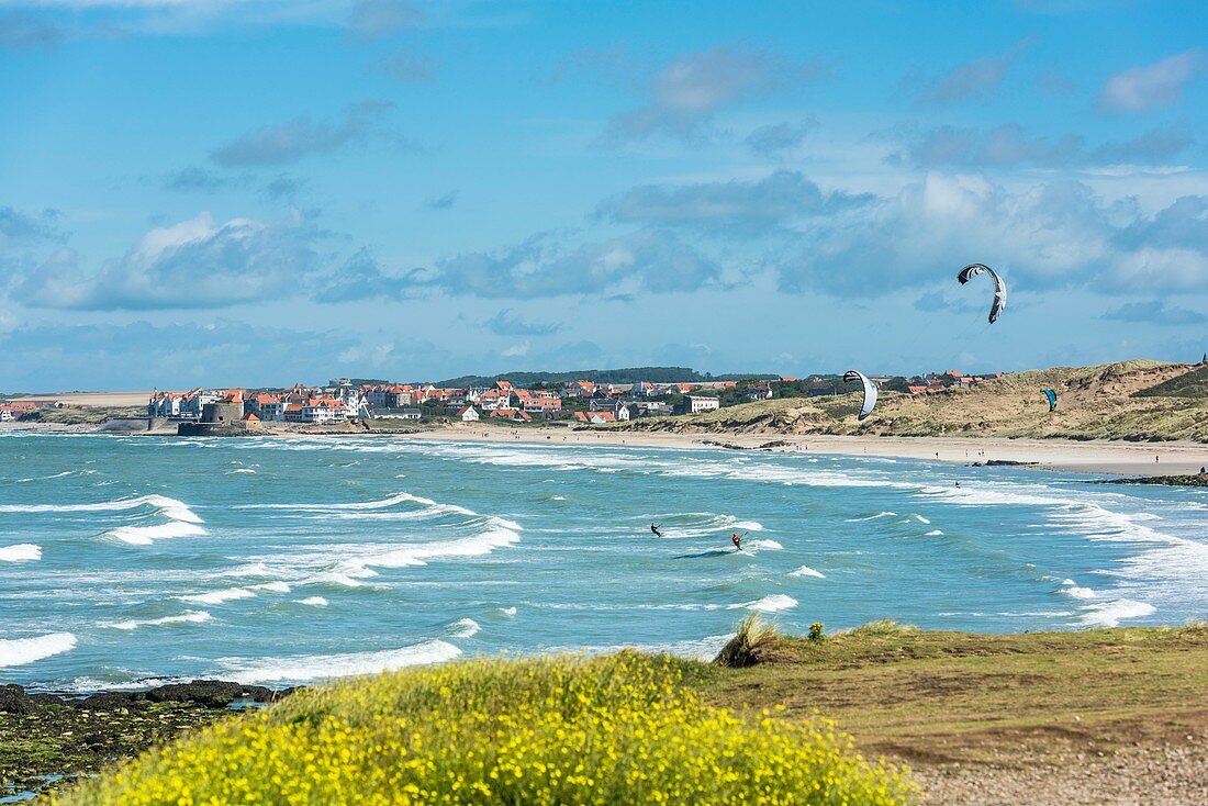 France, Pas-de-Calais, Opale Coast, Slack Dunes beach between Ambleteuse and Wimereux seen from Pointe aux Oies, Ambleteuse and its Vauban fort in the background