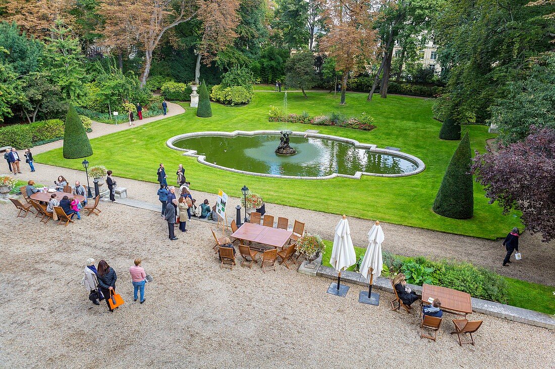 France, Paris, Heritage Days 2017, Hotel de Castries, since May 2017 Ministry of Cohesion of the Territories, the park