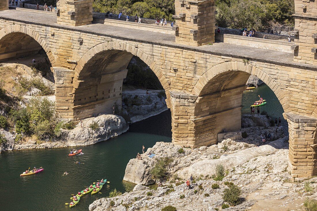 Frankreich, Gard, Vers-Pont-du-Gard, der Pont du Gard, der von der UNESCO zum Weltkulturerbe erklärt wurde, große Stätte Frankreichs, römisches Aquädukt aus dem 1. Jahrhundert, das über den Gardon führt