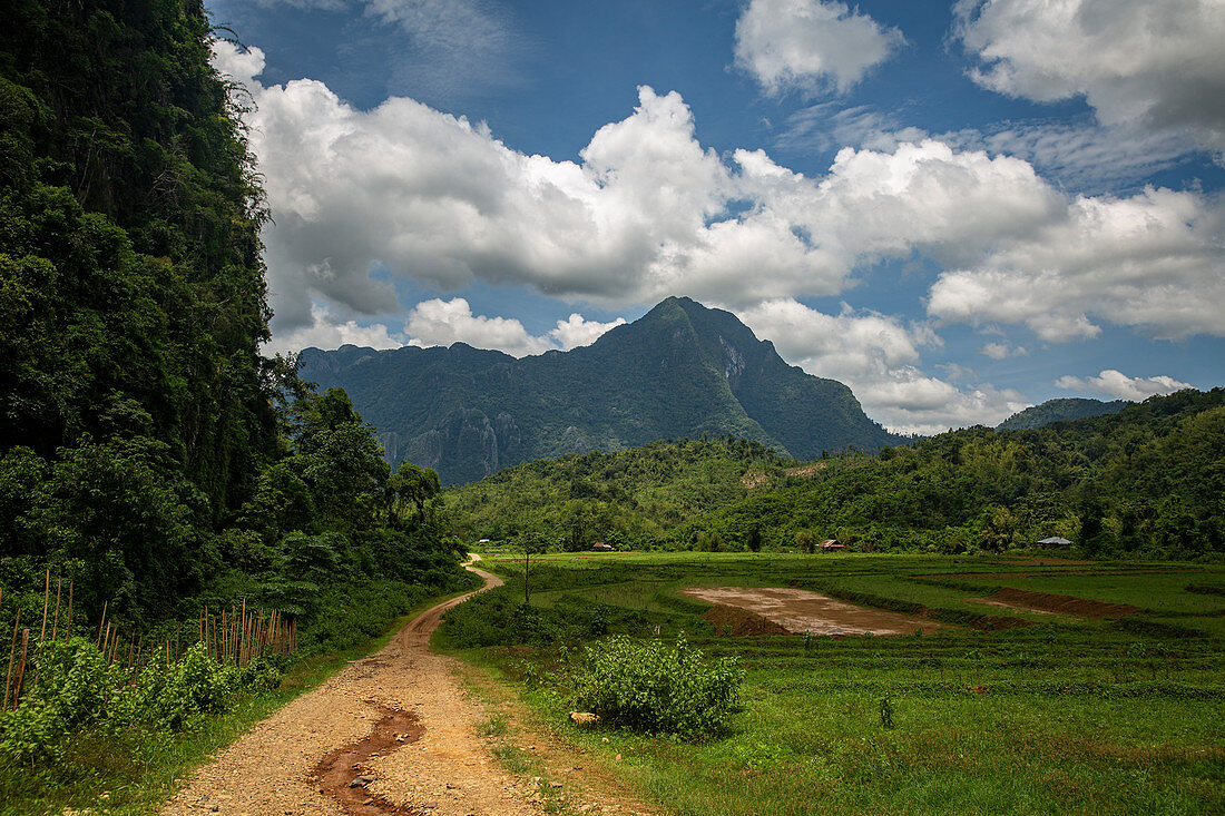 Karstlandschaft in Vang Vieng, Laos, Asien