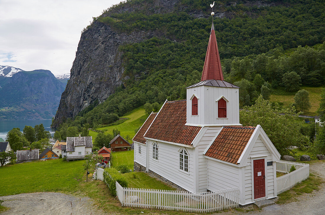 Stabkirche Undredal, Gemeinde Aurland, Sogn og Fjordane, Norwegen, Europa 