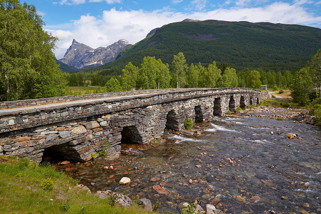 Alte Steinbrücke im Hornindal, Sogn og Fjordane, Norwegen, Europa 