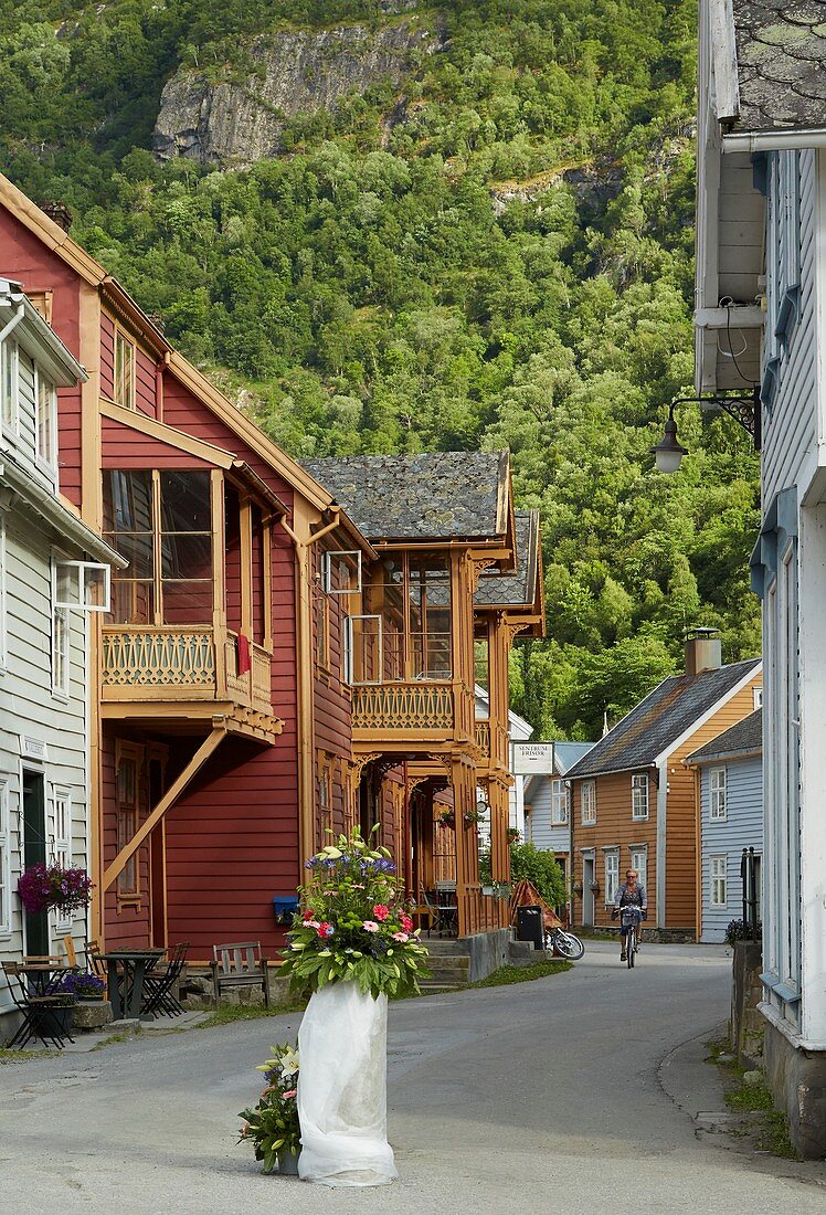 Traditionelle Holzhäuser in Laerdalsöyri (Laerdal), Sogn og Fjordane, Norwegen, Europa